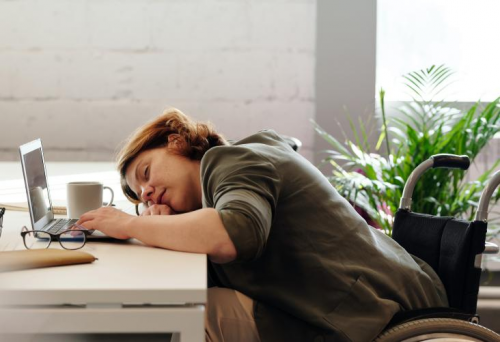 年輕人用什么床墊好？東寶床墊易翻身更健康